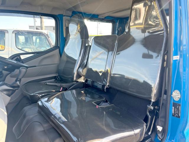 キャンター ２トン６人乗りＷキャブ　荷台床鉄板貼り　車線逸脱警報　リアヒーター付き　ＥＴＣ　ドラレコ　電動格納ミラー　５ＭＴ（15枚目）