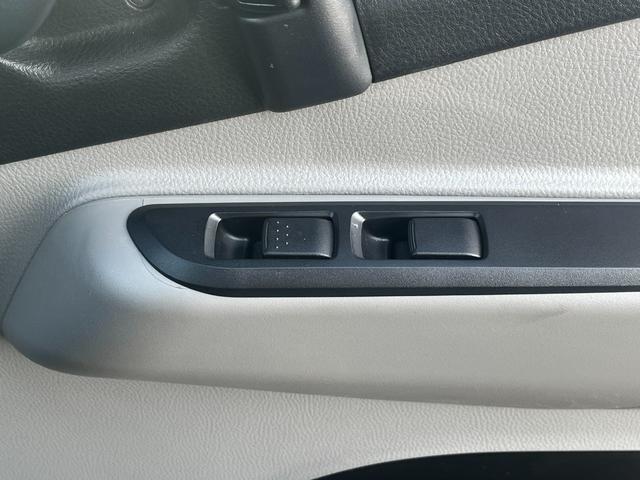 キャンター ２トン６人乗りＷキャブ　荷台床鉄板貼り　車線逸脱警報　リアヒーター付き　ＥＴＣ　ドラレコ　電動格納ミラー　５ＭＴ（25枚目）