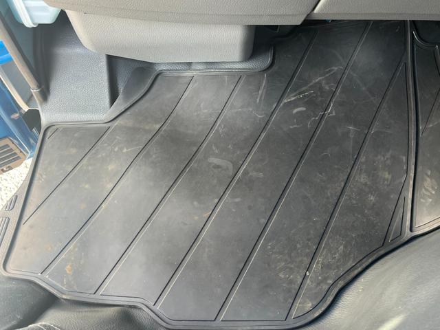 キャンター ２トン６人乗りＷキャブ　荷台床鉄板貼り　車線逸脱警報　リアヒーター付き　ＥＴＣ　ドラレコ　電動格納ミラー　５ＭＴ（26枚目）