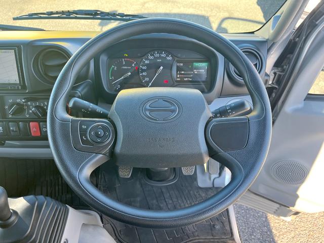 デュトロ ２トン１０尺平ボディー　荷台床木板貼り　前立アルミ縞板加工　衝突軽減ブレーキ　車線逸脱警報　ナビＴＶ　バックモニター　ＥＴＣ　ＬＥＤヘッドライト　６ＭＴ（16枚目）