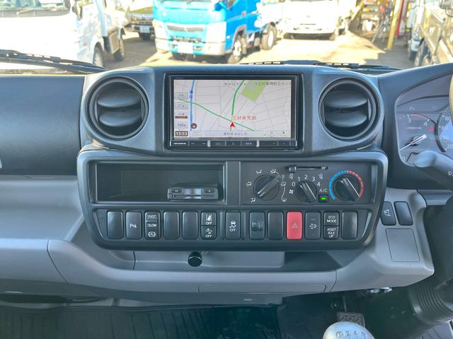 デュトロ ２トン１０尺平ボディー　荷台床木板貼り　前立アルミ縞板加工　衝突軽減ブレーキ　車線逸脱警報　ナビＴＶ　バックモニター　ＥＴＣ　ＬＥＤヘッドライト　６ＭＴ（18枚目）