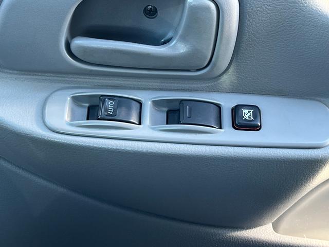 デュトロ ２トン１０尺平ボディー　荷台床木板貼り　前立アルミ縞板加工　衝突軽減ブレーキ　車線逸脱警報　ナビＴＶ　バックモニター　ＥＴＣ　ＬＥＤヘッドライト　６ＭＴ（27枚目）