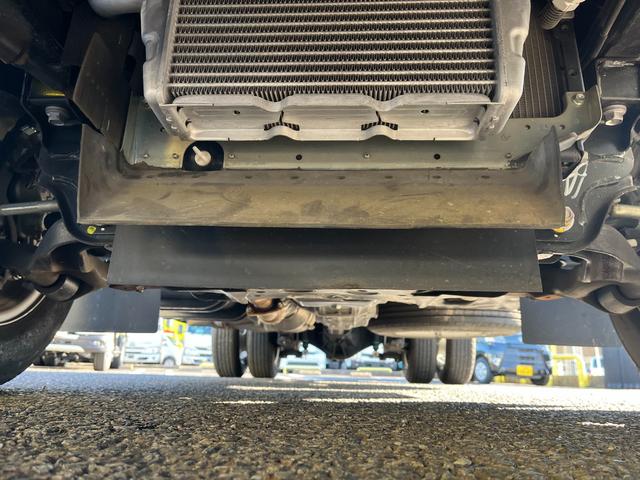 デュトロ ２トン１０尺平ボディー　荷台床木板貼り　前立アルミ縞板加工　衝突軽減ブレーキ　車線逸脱警報　ナビＴＶ　バックモニター　ＥＴＣ　ＬＥＤヘッドライト　６ＭＴ（36枚目）