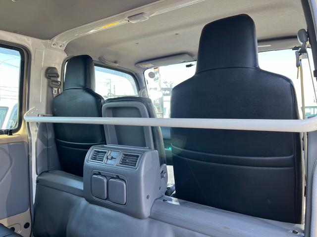 ダイナトラック １．２５トンＷキャブ幌付き４ＷＤ　衝突軽減ブレーキ　車線逸脱警報　ナビＴＶ　バックモニター　リアヒーター＆クーラー　カスタム塗装　ＬＥＤヘッドライト　ＡＴ車（32枚目）