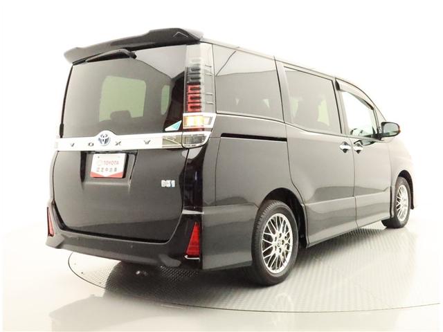 ヴォクシー ハイブリッドＺＳ　煌ＩＩ　ハイブリッド　ナビ＆ＴＶ　両側電動スライド　メモリーナビ　フルセグ　後席モニター　バックカメラ　ドラレコ　ＤＶＤ再生　ミュージックプレイヤー接続可　衝突被害軽減システム　ＥＴＣ　３列シート　記録簿（3枚目）