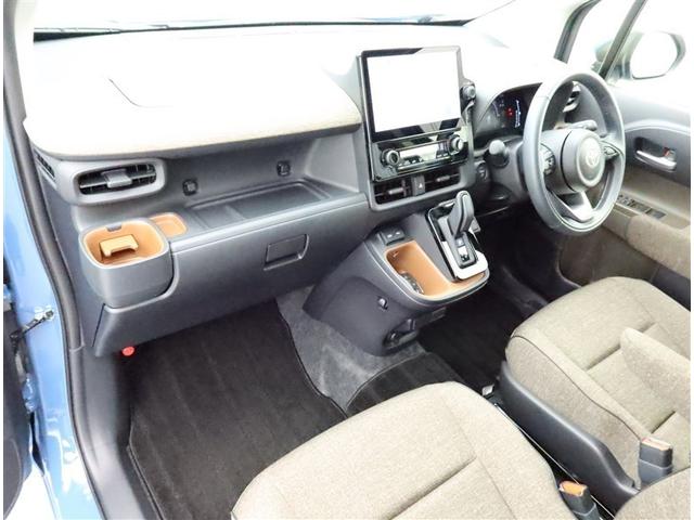 シエンタ ハイブリッドZ 4WD ハイブリッド ナビ&TV 両側電動スライド メモリーナビ フルセグ バックカメラ ドラレコ ミュージックプレイヤー接続可 衝突被害軽減システム ETC 3列シート スマートキー ウオークスルー(6枚目)