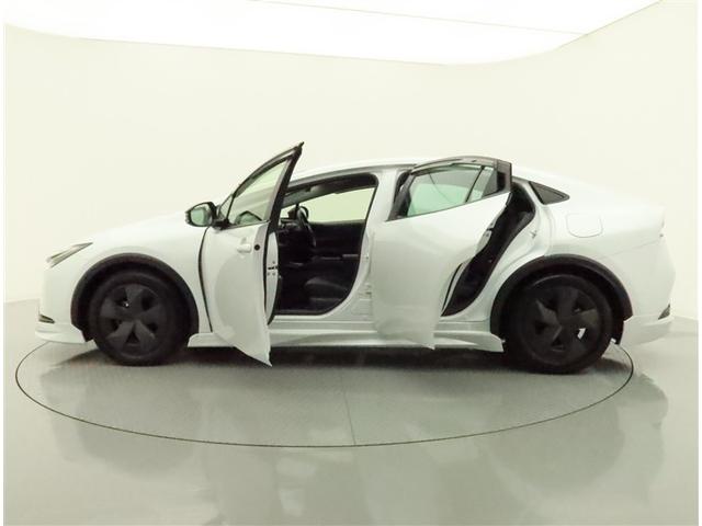 プリウス Ｕ　試乗車　ＤＡ　フルセグ　全方位モニター　ミュージックプレイヤー接続可　オートＡＣ　衝突被害軽減システム　ＥＴＣ　スマートキー　ＬＥＤ　エアロ　クルコン　サイドバイザー　クリアランスソナー　オートライト（2枚目）