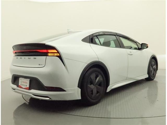 プリウス Ｕ　試乗車　ＤＡ　フルセグ　全方位モニター　ミュージックプレイヤー接続可　オートＡＣ　衝突被害軽減システム　ＥＴＣ　スマートキー　ＬＥＤ　エアロ　クルコン　サイドバイザー　クリアランスソナー　オートライト（3枚目）