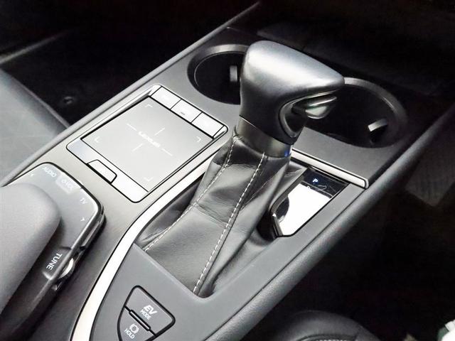 ＵＸ ＵＸ２５０ｈ　バージョンＬ　４ＷＤ　ムーンルーフ　ナビ　フルセグ　全方位モニター　ドラレコ　オートＡＣ　衝突被害軽減システム　ＥＴＣ　電動革シート　スマートキー　ＬＥＤ　ＦＯＧ　クリアランスソナー　パワーバックドア　オートライト（13枚目）