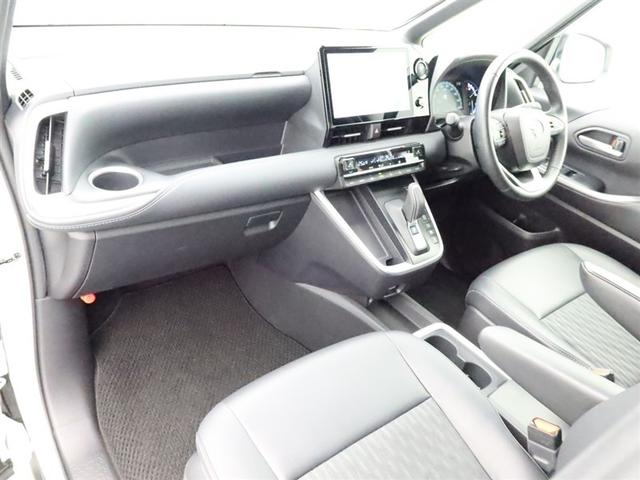 ノア ハイブリッドＳ－Ｚ　両側電動スライド　ナビフルセグ　全方位モニター　Ｗエアコン　衝突被害軽減システム　ＥＴＣ　スマートキー　ＬＥＤ　ＦＯＧ　リヤワイパー　クリアランスソナー　シートヒーター　ＡＷ　オートライトワンオーナー（6枚目）