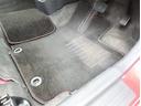 フロアマットも綺麗にクリーニングされています。尚、臭い・汚れ等には個人差がございますので、必ず現車確認下さいませ。