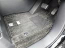 フロアマットも綺麗にクリーニングされています。尚、臭い・汚れ等には個人差がございますので、必ず現車確認下さいませ。