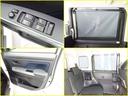 後席スライドドアには日差しを和らげるサンシェードが付いています!紫外線からお肌や髪の毛を守ってくれますし、お子様の日よけにもなります。何よりもプライバシー保護に役立ちます!