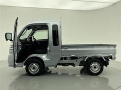 岐阜トヨペットの展示車は、不安が消える、安心が見える、３つの安心を備えています１まるごとクリーニング２トヨタ認定検査員による車両検査証明書付３メーカー年式問わず１年間の無料保証付 2