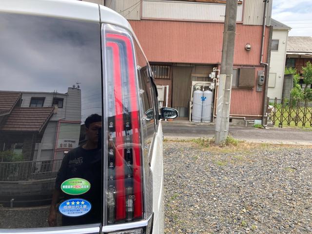 エスクァイア ハイブリッドＧｉ　プレミアムパッケージ　モデリスタエアロ　ＴＲＤダウンサス　両側パワースライドドア　ハーフレザー　フリップダウンモニター　レーンアシスト　オートハイビーム　衝突被害軽減ブレーキ（20枚目）
