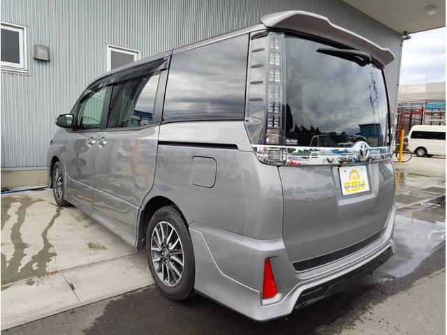 ヴォクシー ZS 煌II 両側電動スライドドア LEDヘッドライト ステアリングスイッチ アイドリングストップ リアロールサンシェード オートライト デュアルオートエアコン 純正16インチAW リアエアコン(6枚目)