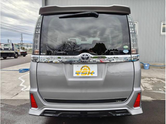 ヴォクシー ZS 煌II 両側電動スライドドア LEDヘッドライト ステアリングスイッチ アイドリングストップ リアロールサンシェード オートライト デュアルオートエアコン 純正16インチAW リアエアコン(7枚目)