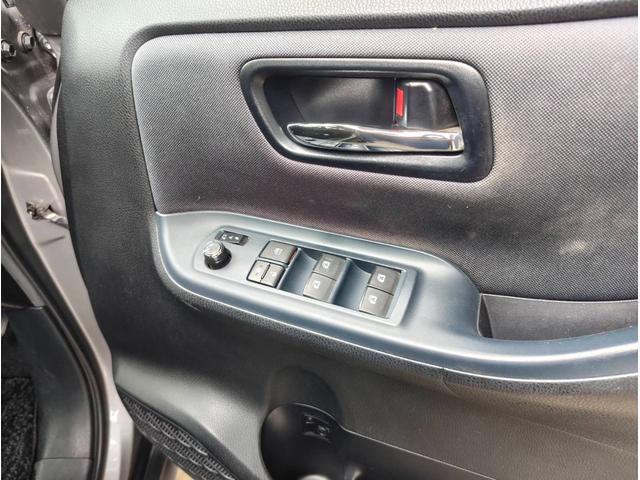 ヴォクシー ZS 煌II 両側電動スライドドア LEDヘッドライト ステアリングスイッチ アイドリングストップ リアロールサンシェード オートライト デュアルオートエアコン 純正16インチAW リアエアコン(13枚目)