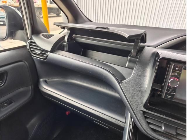 ヴォクシー ZS 煌II 両側電動スライドドア LEDヘッドライト ステアリングスイッチ アイドリングストップ リアロールサンシェード オートライト デュアルオートエアコン 純正16インチAW リアエアコン(14枚目)