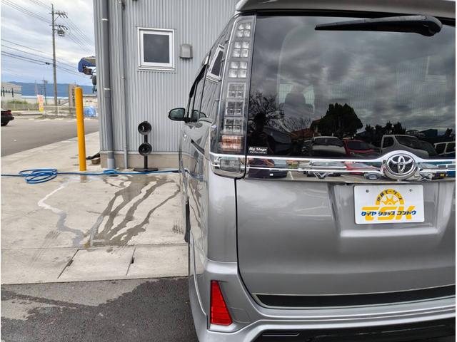 ヴォクシー ZS 煌II 両側電動スライドドア LEDヘッドライト ステアリングスイッチ アイドリングストップ リアロールサンシェード オートライト デュアルオートエアコン 純正16インチAW リアエアコン(25枚目)