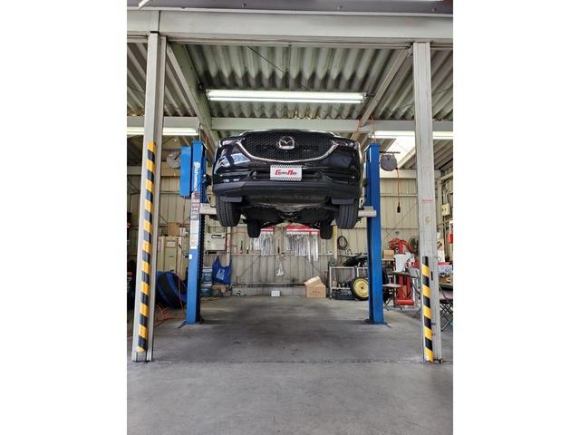リフトも完備しておりますので日常点検・整備・車検何でもお任せ下さい！！