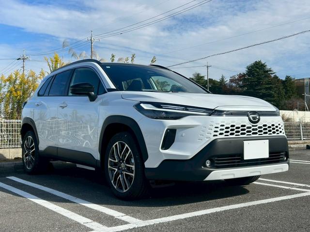 カローラクロス ハイブリッド　Ｚ　トヨタセーフティセンス　パノラマルーフ　アダプティックハイビーム　ブラインドスポットモニター　ＳＥＡ　パノラミックビューモニター　ＬＥＤフロントフォグランプ　本革巻ステアリング　パワーバックドア（2枚目）