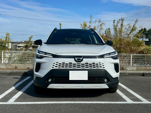 カローラクロス ハイブリッド　Ｚ　トヨタセーフティセンス　パノラマルーフ　アダプティックハイビーム　ブラインドスポットモニター　ＳＥＡ　パノラミックビューモニター　ＬＥＤフロントフォグランプ　本革巻ステアリング　パワーバックドア（3枚目）