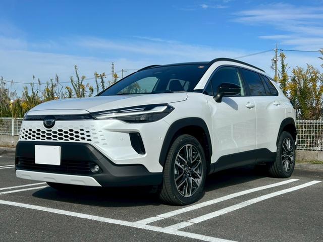 カローラクロス ハイブリッド　Ｚ　トヨタセーフティセンス　パノラマルーフ　アダプティックハイビーム　ブラインドスポットモニター　ＳＥＡ　パノラミックビューモニター　ＬＥＤフロントフォグランプ　本革巻ステアリング　パワーバックドア（4枚目）