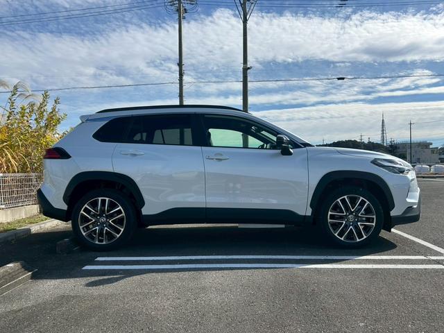 カローラクロス ハイブリッド　Ｚ　トヨタセーフティセンス　パノラマルーフ　アダプティックハイビーム　ブラインドスポットモニター　ＳＥＡ　パノラミックビューモニター　ＬＥＤフロントフォグランプ　本革巻ステアリング　パワーバックドア（6枚目）