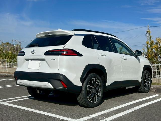 カローラクロス ハイブリッド　Ｚ　トヨタセーフティセンス　パノラマルーフ　アダプティックハイビーム　ブラインドスポットモニター　ＳＥＡ　パノラミックビューモニター　ＬＥＤフロントフォグランプ　本革巻ステアリング　パワーバックドア（9枚目）