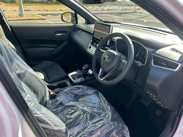 カローラクロス ハイブリッド　Ｚ　トヨタセーフティセンス　パノラマルーフ　アダプティックハイビーム　ブラインドスポットモニター　ＳＥＡ　パノラミックビューモニター　ＬＥＤフロントフォグランプ　本革巻ステアリング　パワーバックドア（10枚目）