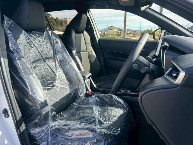 カローラクロス ハイブリッド　Ｚ　トヨタセーフティセンス　パノラマルーフ　アダプティックハイビーム　ブラインドスポットモニター　ＳＥＡ　パノラミックビューモニター　ＬＥＤフロントフォグランプ　本革巻ステアリング　パワーバックドア（11枚目）