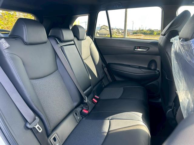カローラクロス ハイブリッド　Ｚ　トヨタセーフティセンス　パノラマルーフ　アダプティックハイビーム　ブラインドスポットモニター　ＳＥＡ　パノラミックビューモニター　ＬＥＤフロントフォグランプ　本革巻ステアリング　パワーバックドア（17枚目）