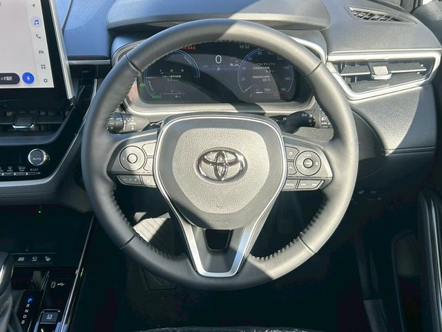 カローラクロス ハイブリッド　Ｚ　トヨタセーフティセンス　パノラマルーフ　アダプティックハイビーム　ブラインドスポットモニター　ＳＥＡ　パノラミックビューモニター　ＬＥＤフロントフォグランプ　本革巻ステアリング　パワーバックドア（21枚目）