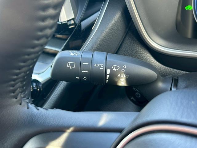 カローラクロス ハイブリッド　Ｚ　トヨタセーフティセンス　パノラマルーフ　アダプティックハイビーム　ブラインドスポットモニター　ＳＥＡ　パノラミックビューモニター　ＬＥＤフロントフォグランプ　本革巻ステアリング　パワーバックドア（24枚目）