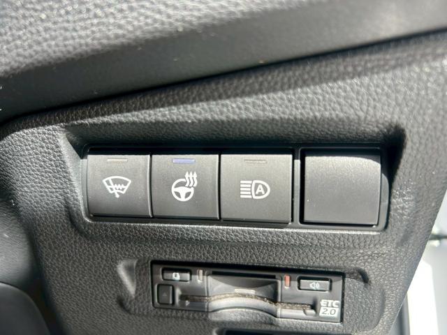 カローラクロス ハイブリッド　Ｚ　トヨタセーフティセンス　パノラマルーフ　アダプティックハイビーム　ブラインドスポットモニター　ＳＥＡ　パノラミックビューモニター　ＬＥＤフロントフォグランプ　本革巻ステアリング　パワーバックドア（32枚目）