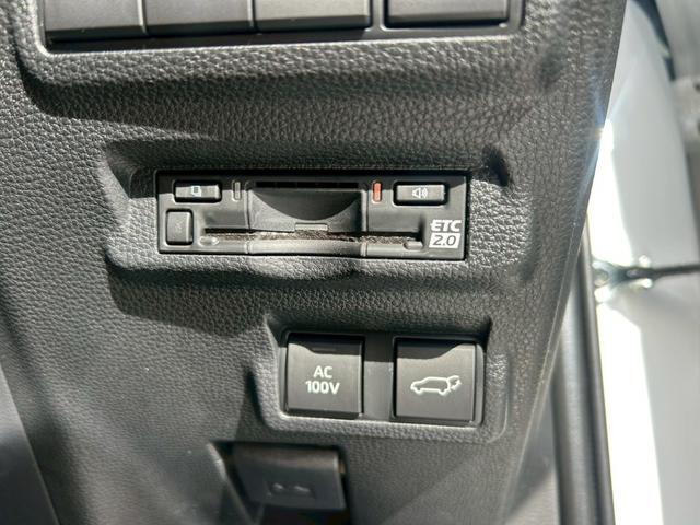 カローラクロス ハイブリッド　Ｚ　トヨタセーフティセンス　パノラマルーフ　アダプティックハイビーム　ブラインドスポットモニター　ＳＥＡ　パノラミックビューモニター　ＬＥＤフロントフォグランプ　本革巻ステアリング　パワーバックドア（33枚目）