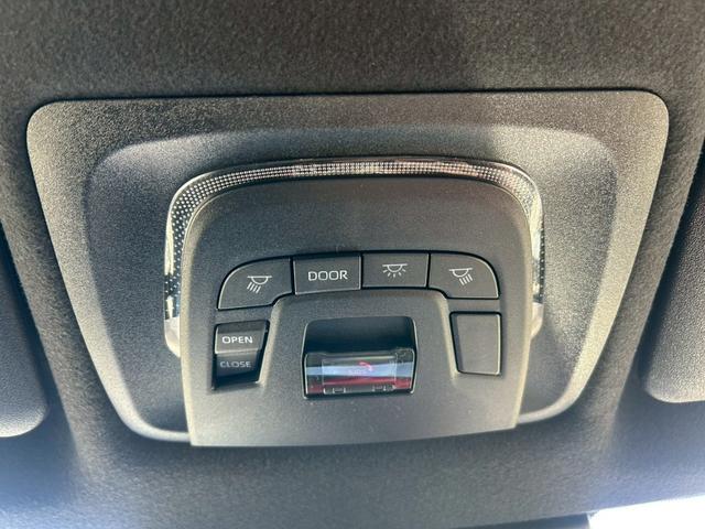 カローラクロス ハイブリッド　Ｚ　トヨタセーフティセンス　パノラマルーフ　アダプティックハイビーム　ブラインドスポットモニター　ＳＥＡ　パノラミックビューモニター　ＬＥＤフロントフォグランプ　本革巻ステアリング　パワーバックドア（34枚目）