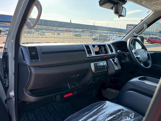 ハイエースバン ロングスーパーＧＬ　トヨタセーフティセンス　パノラミックビューモニター　両側パワースライドドア　イージークローザー　ＬＥＤヘッドランプ　パノラミックビューモニター　デジタルインナーミラー　寒冷地仕様　　ＡＣ１００Ｖ（12枚目）