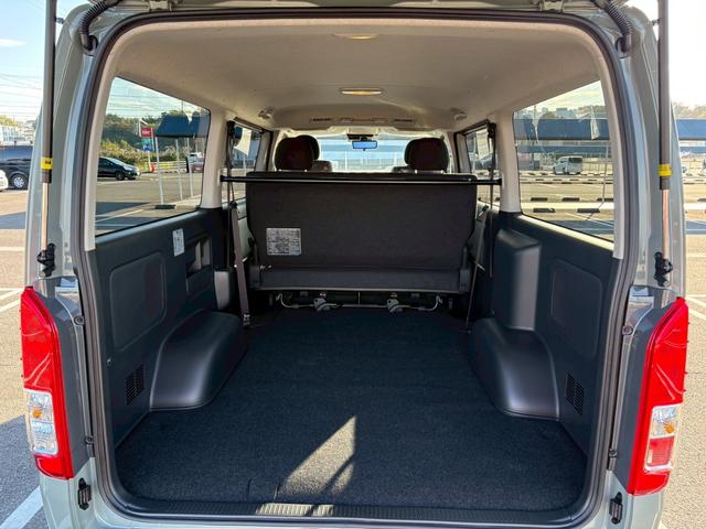 ハイエースバン ロングスーパーＧＬ　トヨタセーフティセンス　パノラミックビューモニター　両側パワースライドドア　イージークローザー　ＬＥＤヘッドランプ　パノラミックビューモニター　デジタルインナーミラー　寒冷地仕様　　ＡＣ１００Ｖ（18枚目）