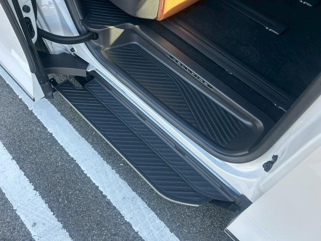 ヴェルファイアハイブリッド Z プレミア トヨタセーフティセンス 左右独立ムーンルーフ BSM+SEA LEDヘッドランプ エグゼクティブパワーシート 後席ディスプレイ ディスプレイオーディオPlus ユニバーサルステップ アドバンストパーク(45枚目)