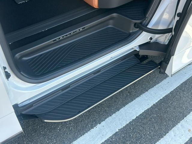 ヴェルファイアハイブリッド Z プレミア トヨタセーフティセンス 左右独立ムーンルーフ BSM+SEA LEDヘッドランプ エグゼクティブパワーシート 後席ディスプレイ ディスプレイオーディオPlus ユニバーサルステップ アドバンストパーク(46枚目)