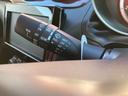 ベースグレード　スズキセーフティサポート装着車　ＬＥＤヘッドランプ　全面ＵＶカット機能ガラス　Ｓｐｏｒｔ専用本革巻きステアリングホイール　１７インチアルミホイール（16枚目）