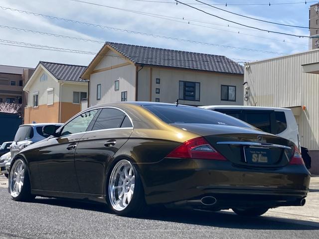 ＣＬＳクラス ＣＬＳ３５０　ディーラー車　左ハンドル　サンルーフ　ブロンズゴールドオールペン　ワンオフ車高調　ＳＳＲ１９ＡＷ　社外８インチＳＤナビＴＶ　バックカメラ　Ｂｌｕｅｔｏｏｔｈ接続　フロントエアロバンパー（6枚目）