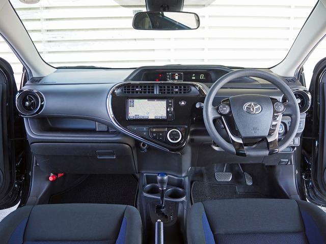 アクア S セーフティセンス プリクラッシュ 純正SDナビ バックカメラ フルセグTV Bluetooth LEDヘッドライト ETC ステアリモコン オートライト レーンディパーチャーアラート 先行車発進告知(3枚目)