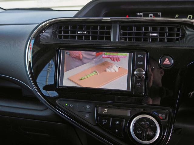 アクア S セーフティセンス プリクラッシュ 純正SDナビ バックカメラ フルセグTV Bluetooth LEDヘッドライト ETC ステアリモコン オートライト レーンディパーチャーアラート 先行車発進告知(6枚目)