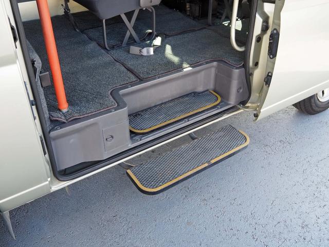 キャラバンコーチ DX 10人乗り ケンウッドメモリーナビ 後席モニター バックカメラ フルセグTV DVD再生 Bluetooth キーレス(24枚目)