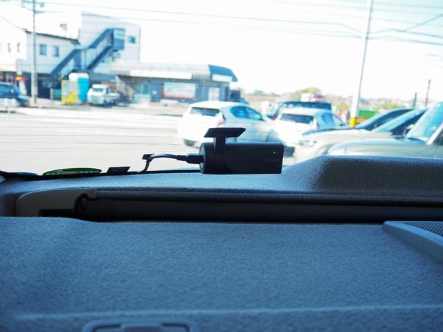 シーマ ハイブリッド　車検整備付き　全方位運転支援システム　サンルーフ　純正ナビ　アラウンドビューモニター　フルセグＴＶ　ＢＯＳＥサウンド　ディスチャージ　社外２０インチアルミ　レーダークルコン　前後ドラレコ　ＥＴＣ（9枚目）