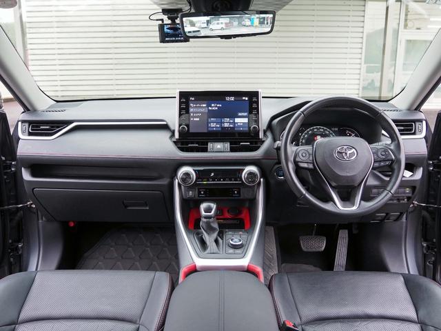 ＲＡＶ４ アドベンチャー　オフロードパッケージ　純正ディスプレイオーディオ　バックカメラ　レーダークルーズ　ＢＳＭ　デジタルインナーミラー　ＬＥＤライト　黒革＆パワーシート　シートベンチレーション　おくだけ充電　前後ドラレコ　ＥＴＣ（3枚目）