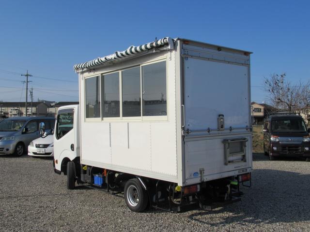 キッチンカー 移動販売車 ケータリングカー AT オーニング付き 3槽シンク コールドテーブル ステンレス作業台 換気扇 LED照明 バックモニター 100V外部電源 給排水タンク 庫内設備新品(6枚目)